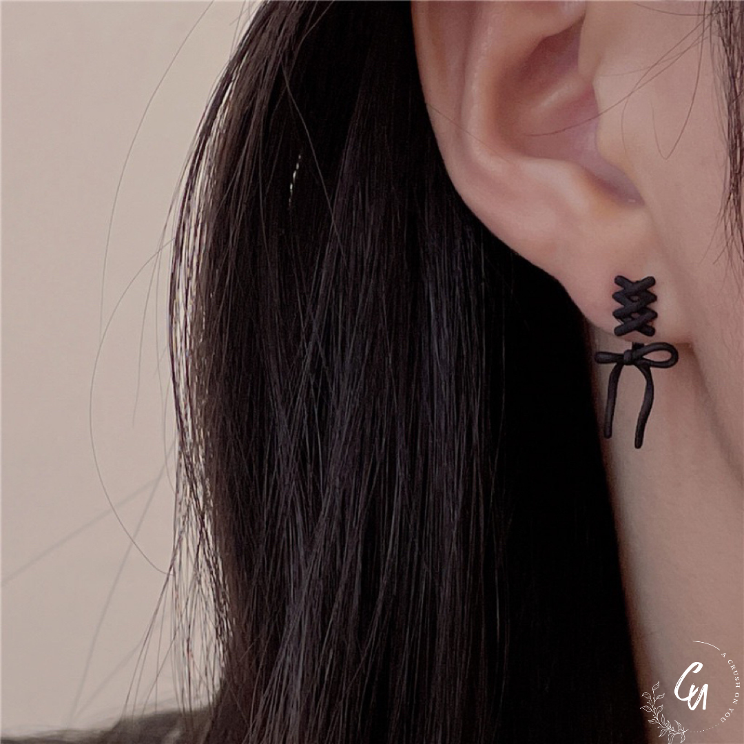 【12/26(木)〜再入荷】Black Butterfly Ribbon Pierce