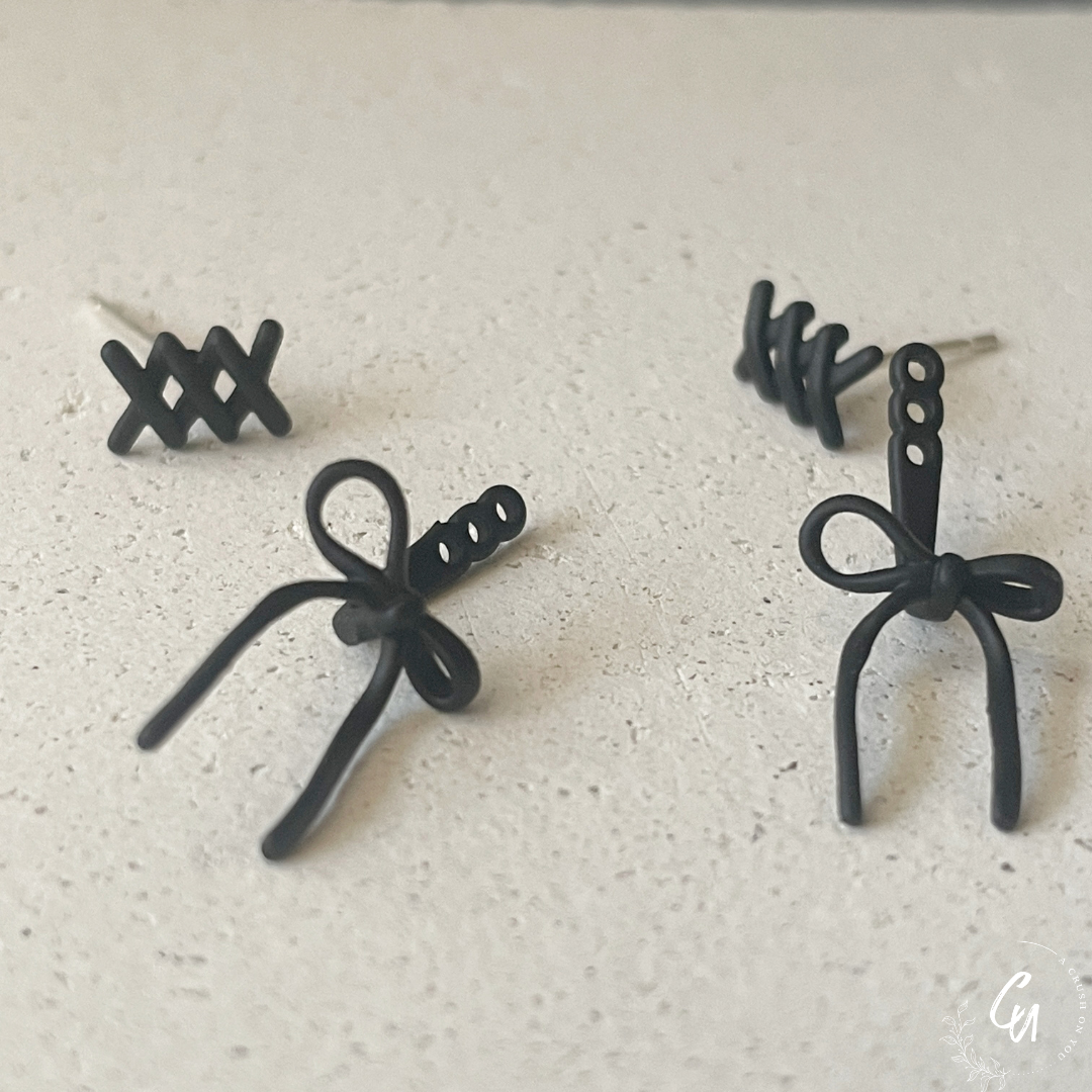 【12/26(木)〜再入荷】Black Butterfly Ribbon Pierce