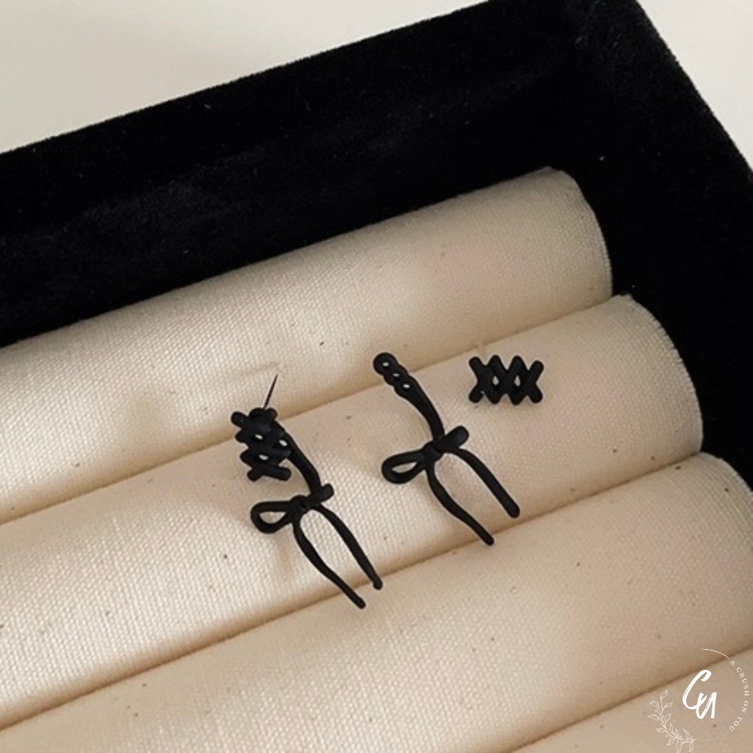 【12/26(木)〜再入荷】Black Butterfly Ribbon Pierce