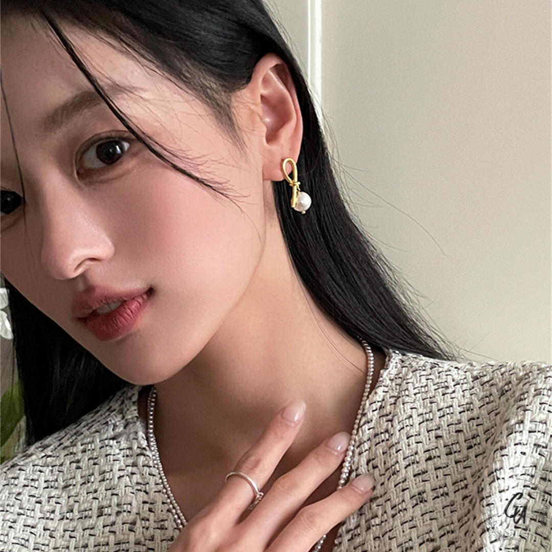 Knot-Line Pearl Pierce