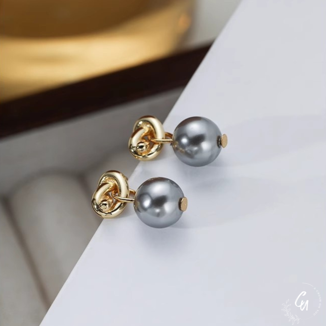 Knot Pearl Pierce