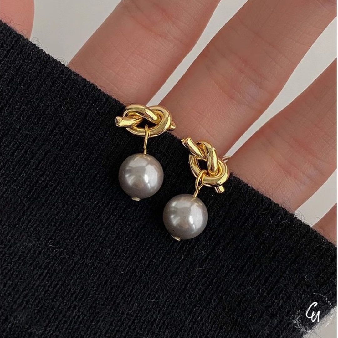 Knot Pearl Pierce