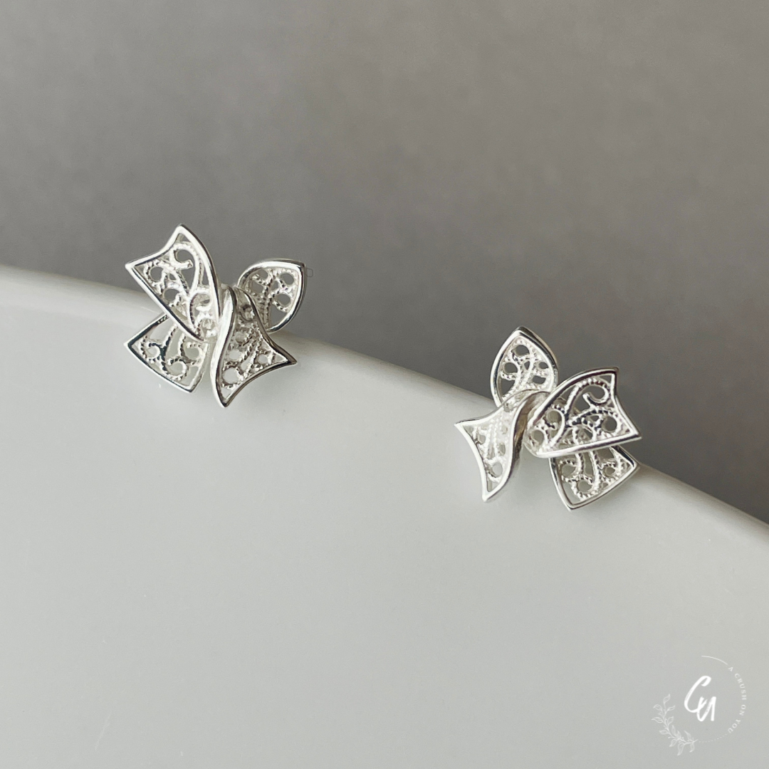 Lace Ribbon Pierce