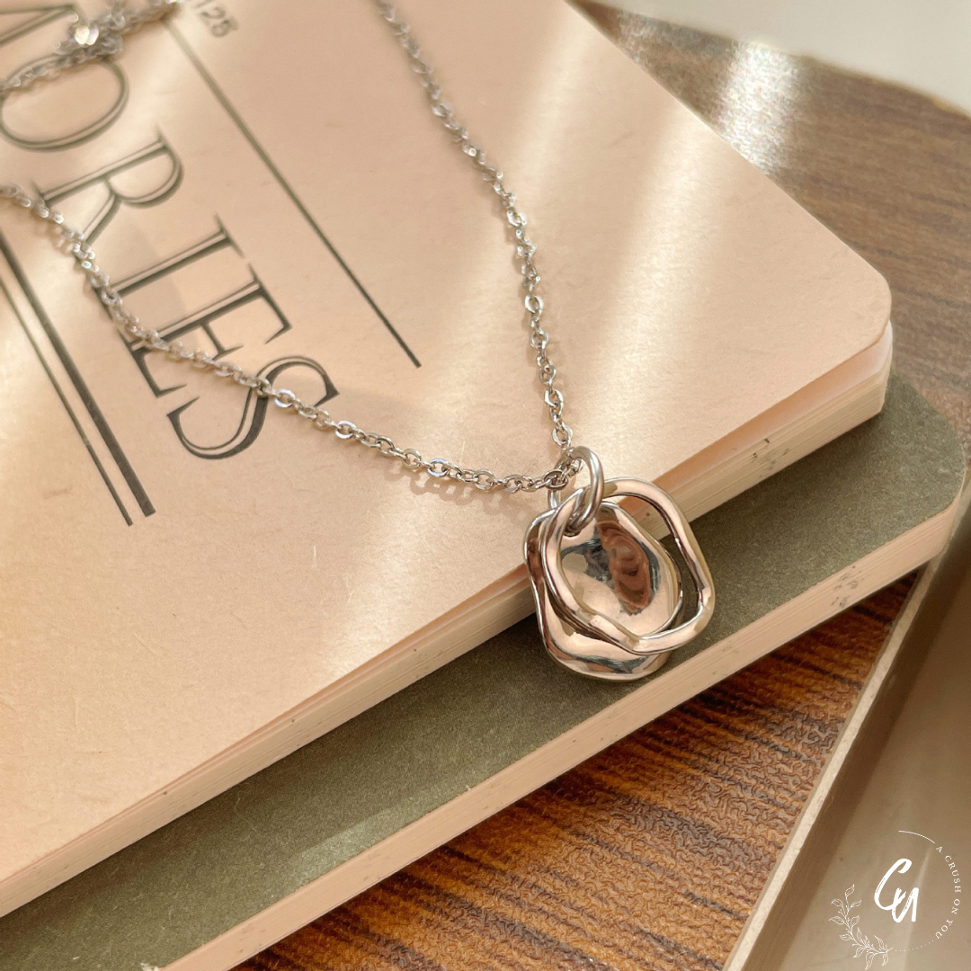 Nuance Circle Plate Necklace