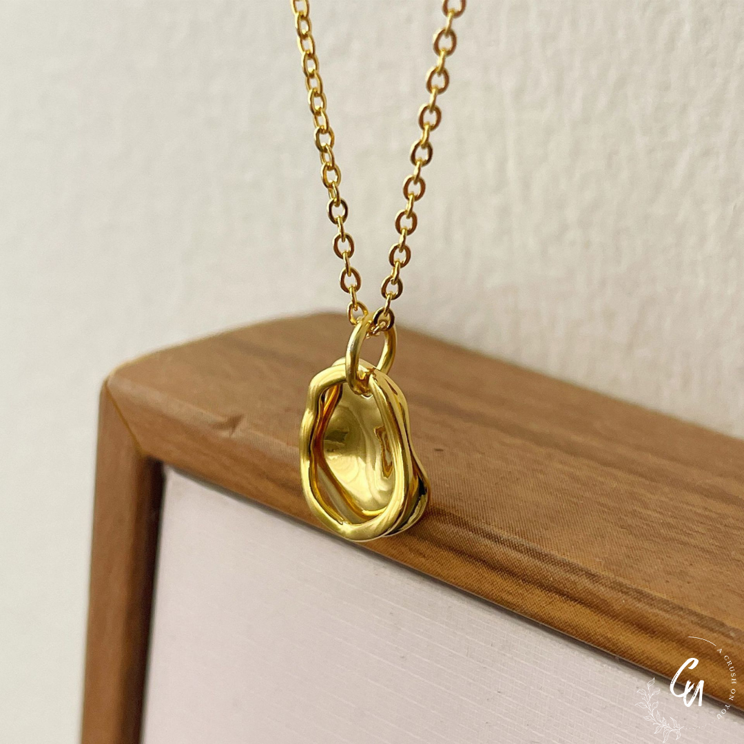 Nuance Circle Plate Necklace