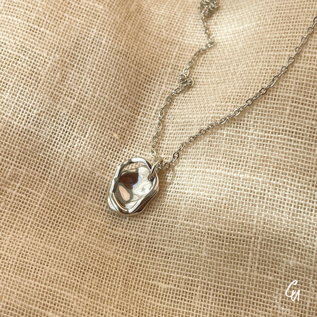 Nuance Circle Plate Necklace