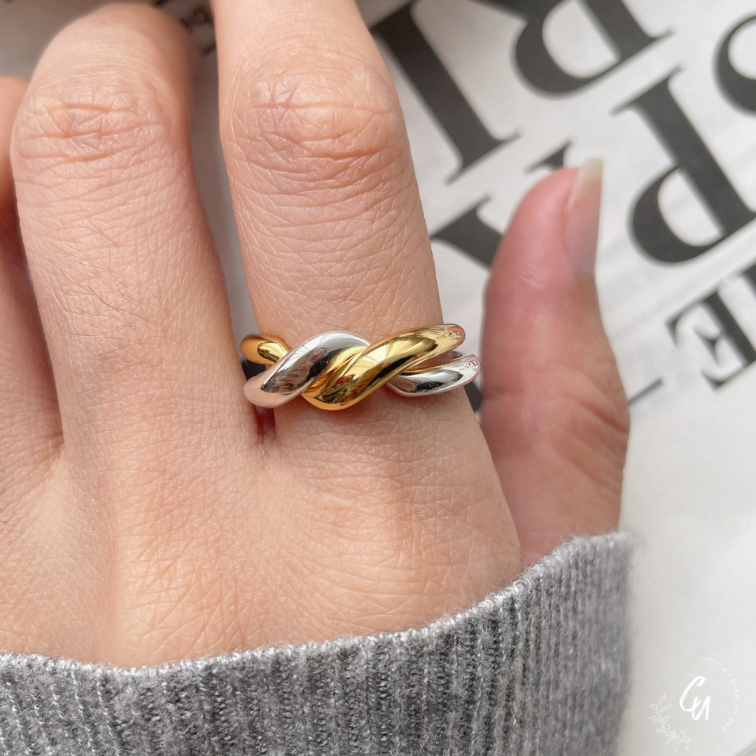 Nuance Cross Ring