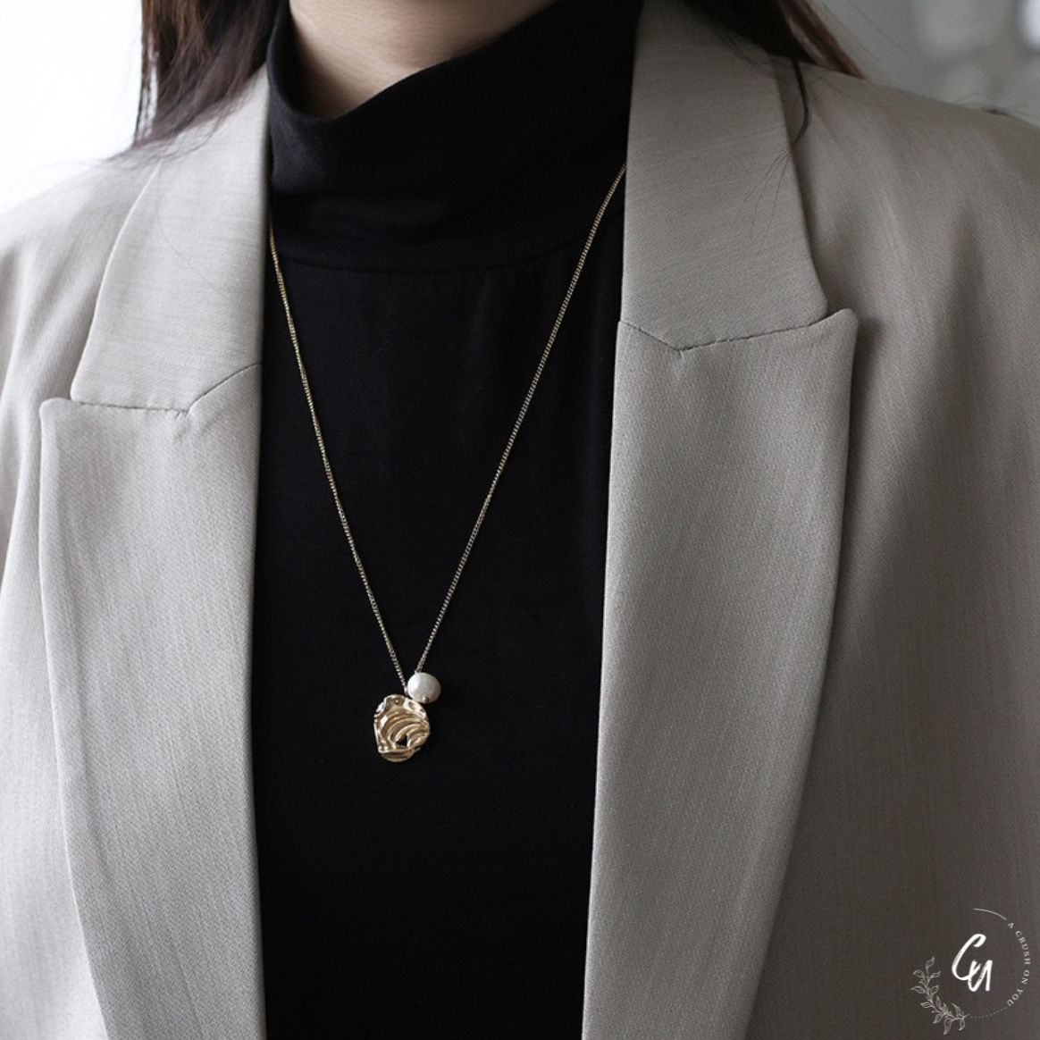 Pearl Plate Necklace