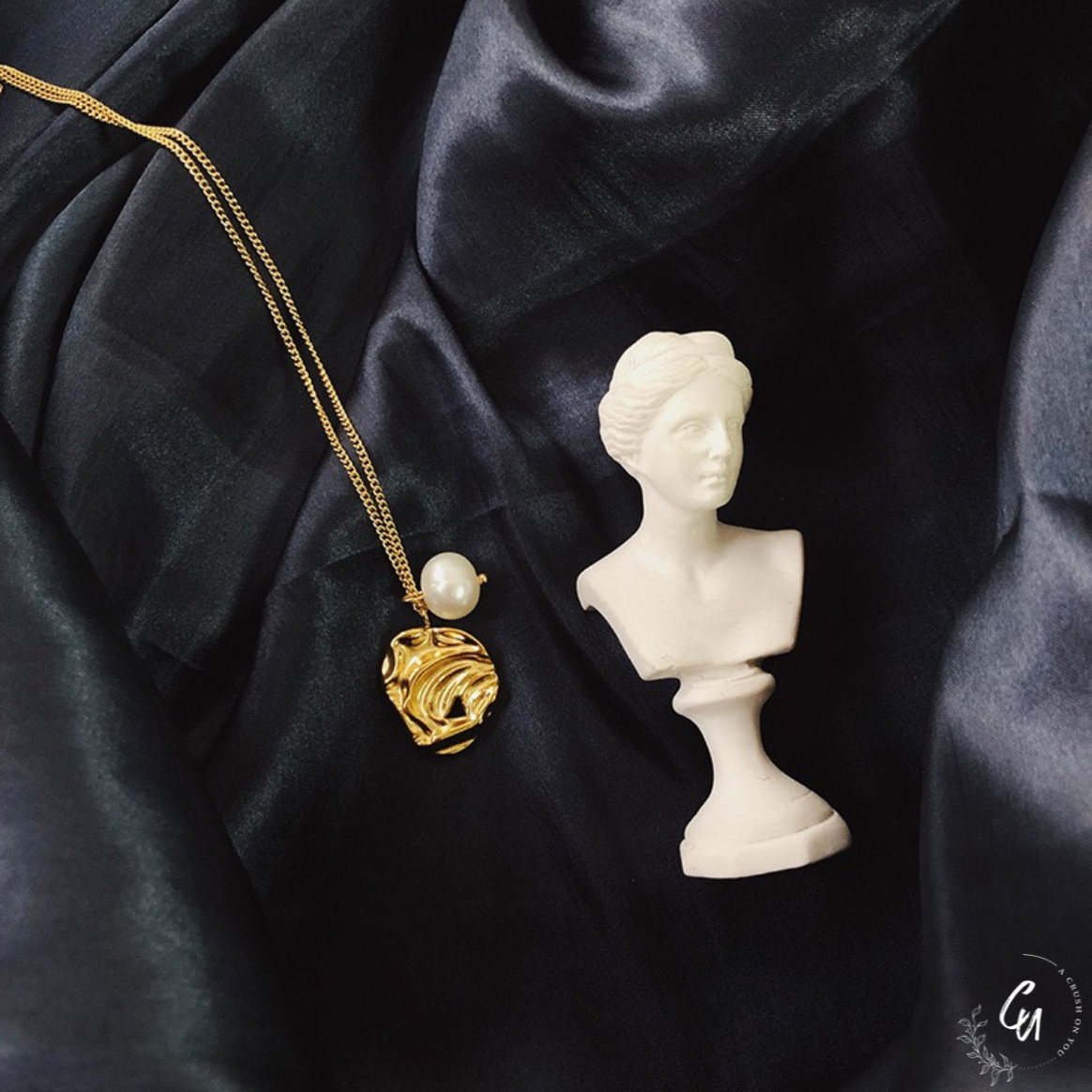 Pearl Plate Necklace