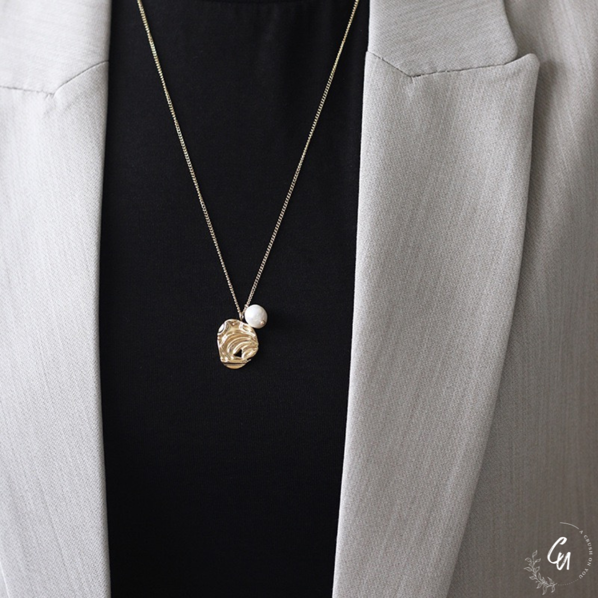 Pearl Plate Necklace