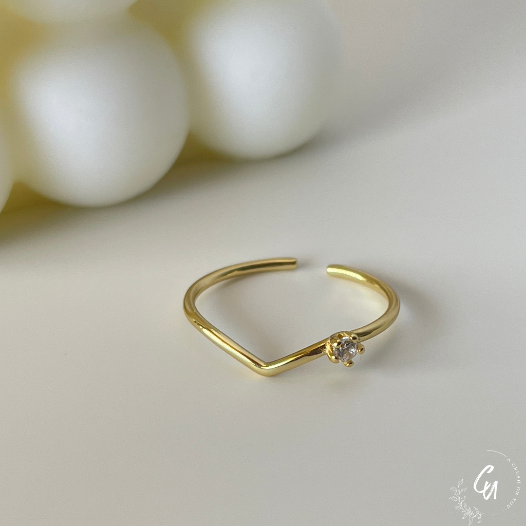 V-Line Zircon Ring