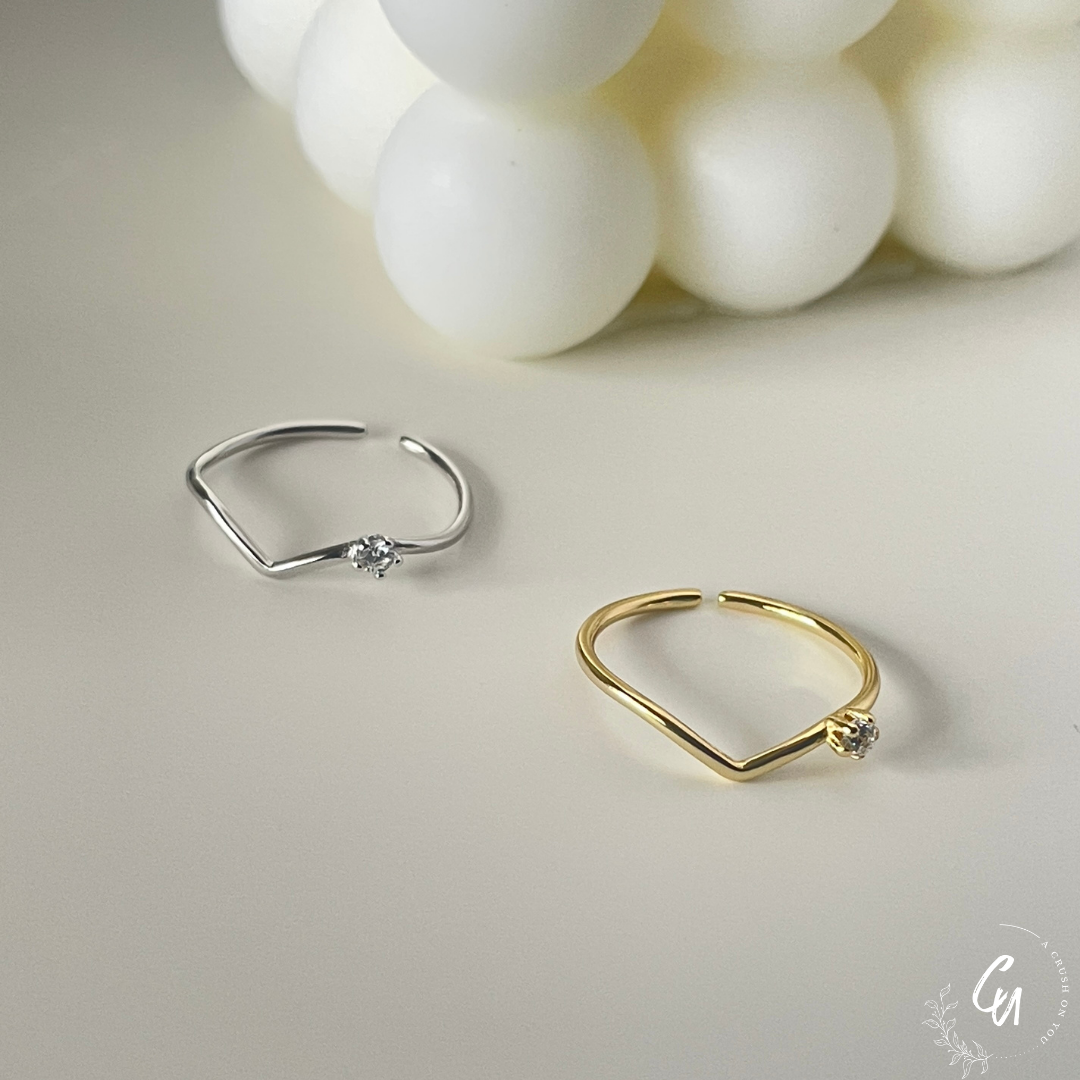 V-Line Zircon Ring