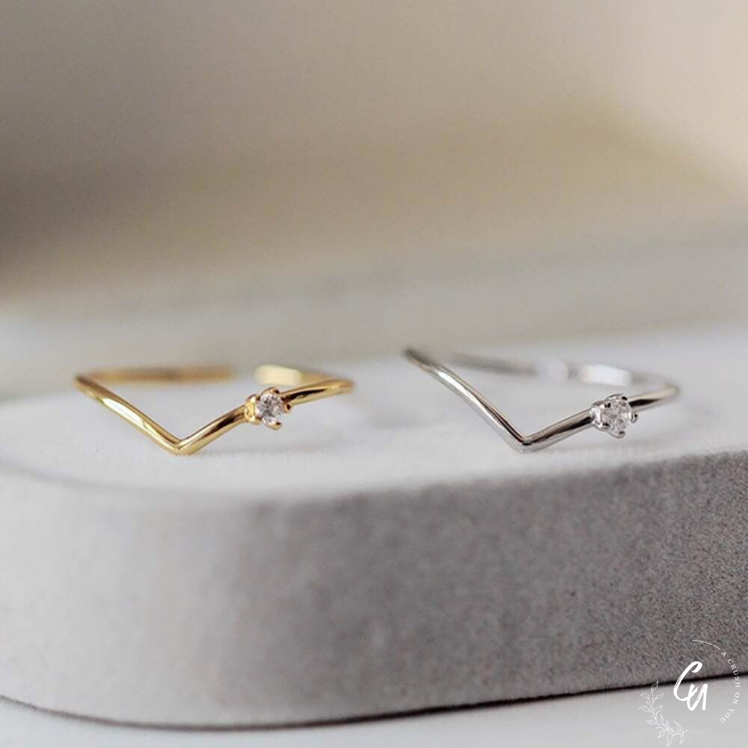 V-Line Zircon Ring