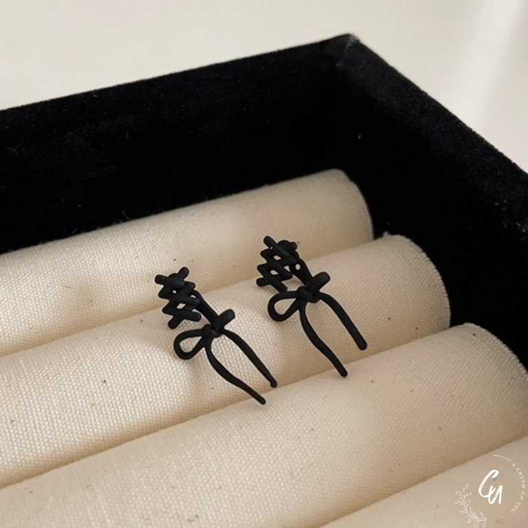 【4/28(月)〜再入荷】Black Butterfly Ribbon Pierce