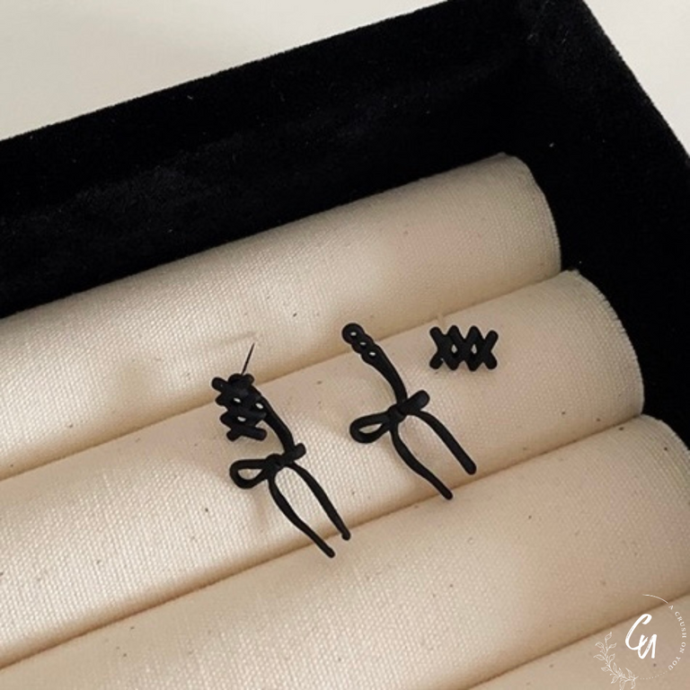 【4/28(月)〜再入荷】Black Butterfly Ribbon Pierce