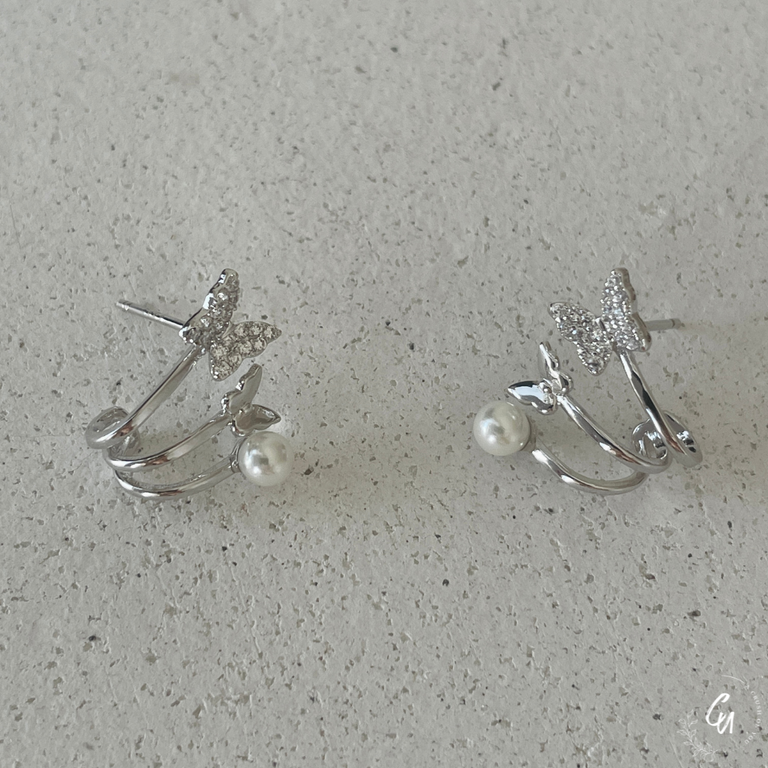 【7/22(火)〜再入荷】 Double Butterfly Pearl Pierce