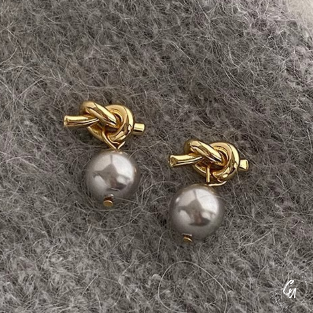 Knot Pearl Pierce