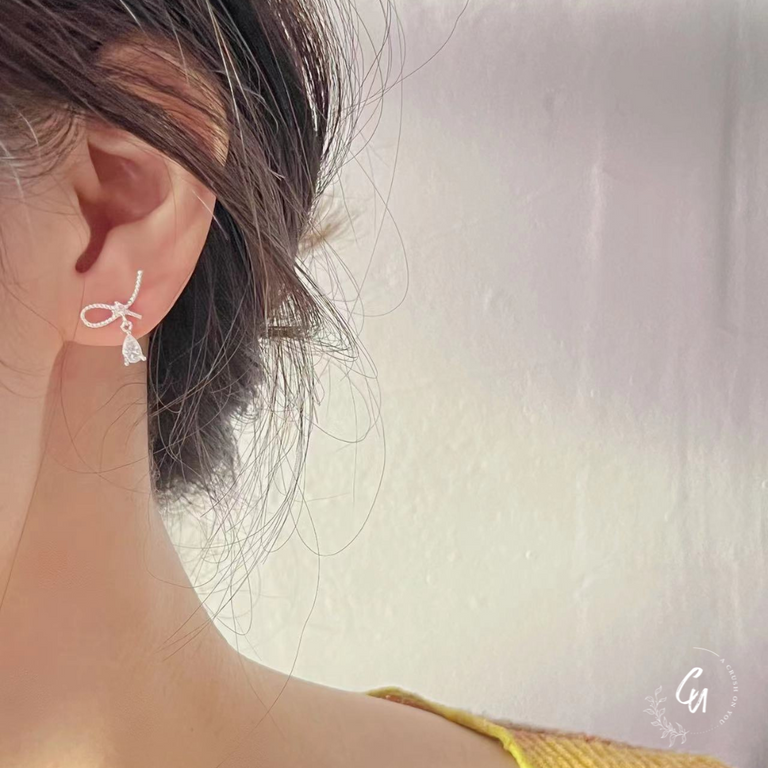 Ribbon Zircon Pierce