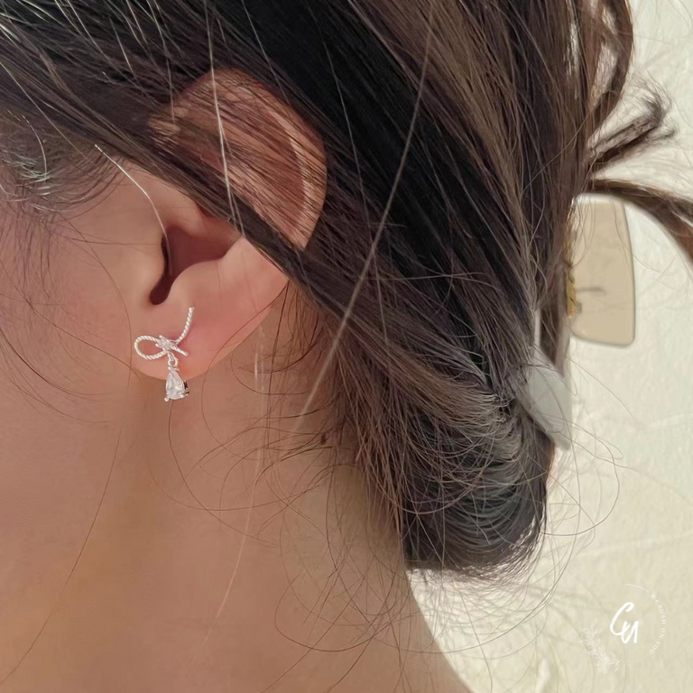 Ribbon Zircon Pierce