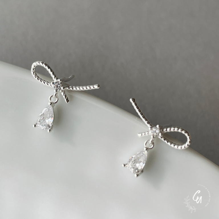 Ribbon Zircon Pierce