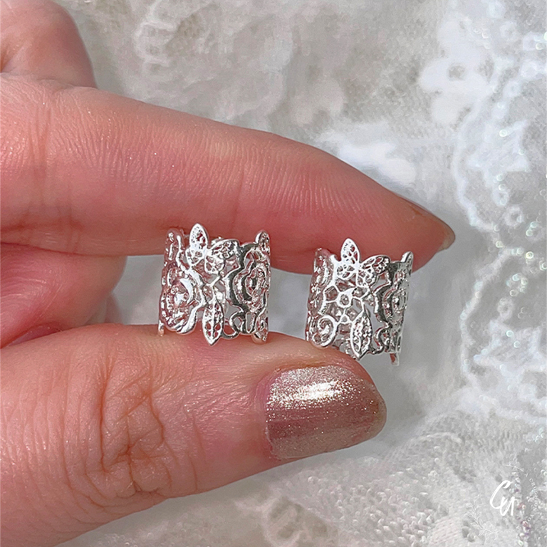 Rose Lace Earcuff