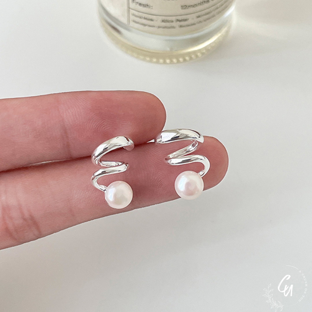 【10/15(月)〜NEW】Spiral Line Pearl Pierce