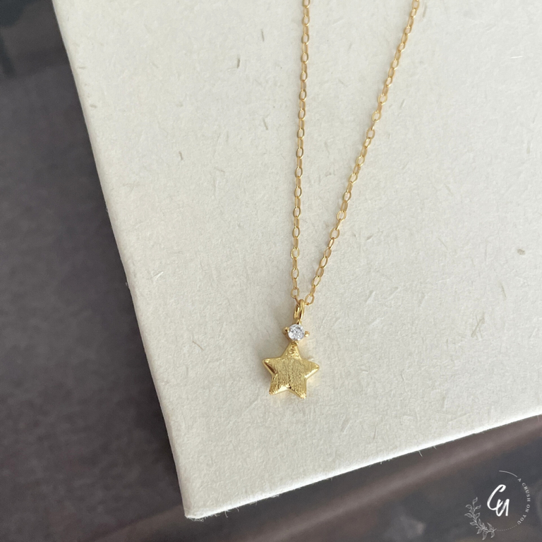 【8/17(日)〜再入荷】Zircon Star Necklace